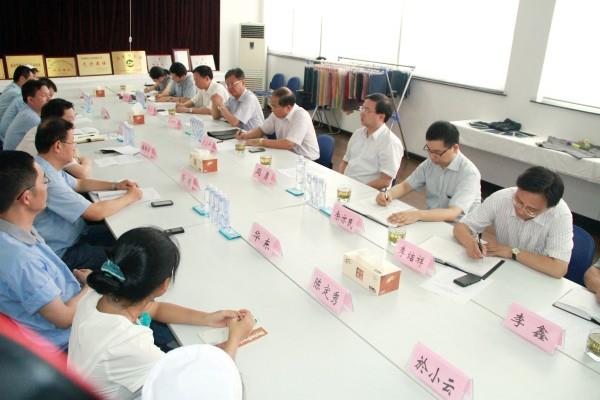 落实“三解三促”c7娱乐控股集团领导班子到舒逸纺织公司集体调研